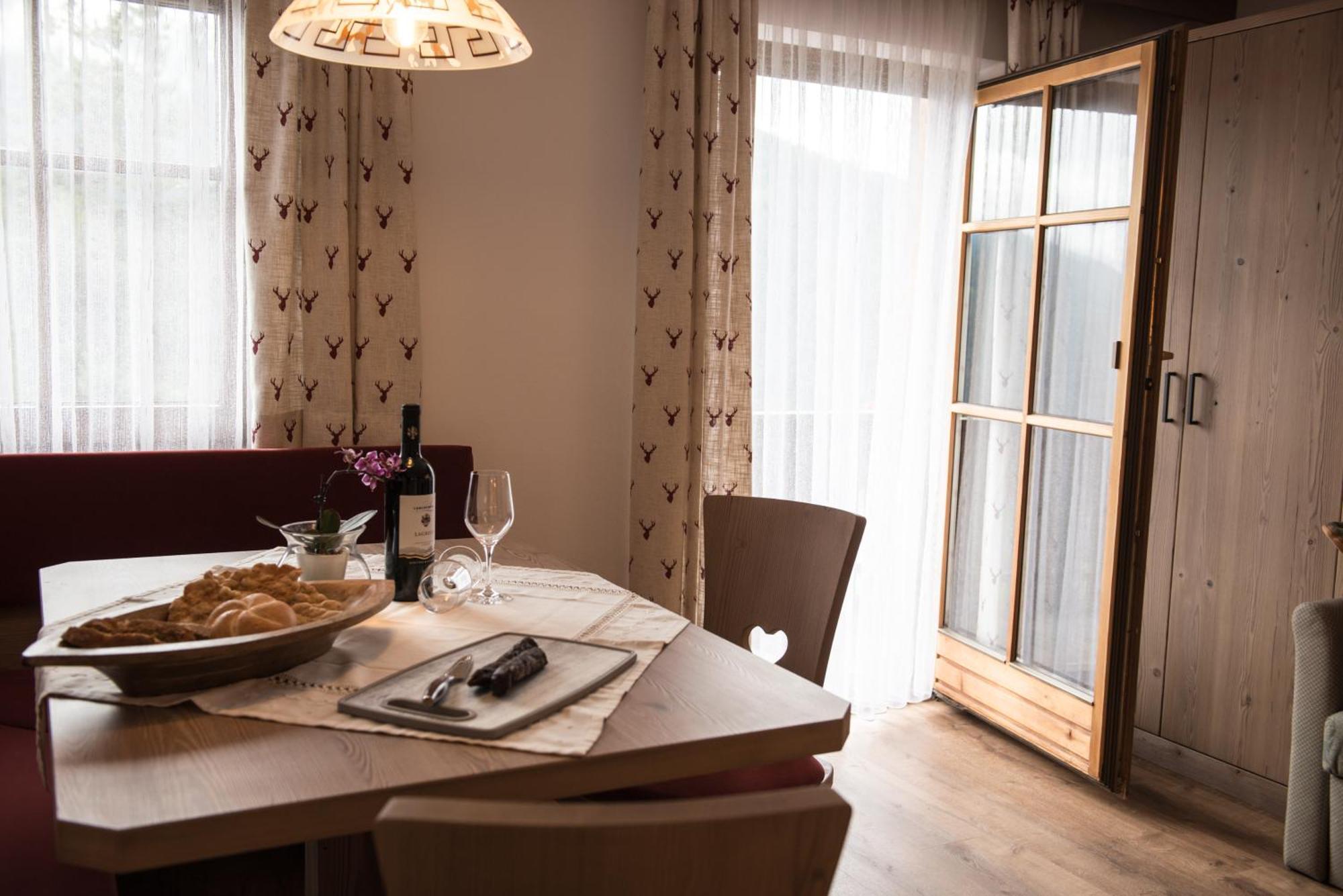 Da Kathi Aparthotel San Candido Eksteriør bilde